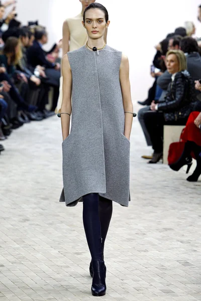 Look 10